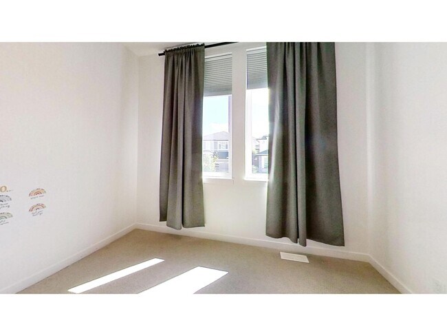 Photo du bâtiment - 196XX-19675 75 Ave