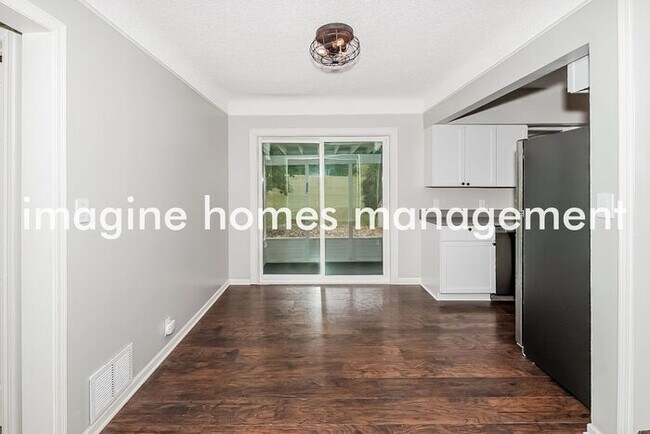 Building Photo - Charming 3 Bedroom Home in Chaska