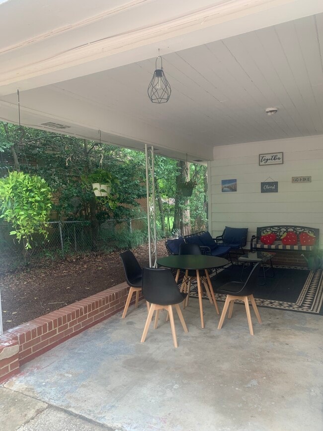 Building Photo - 512 S 3rd St