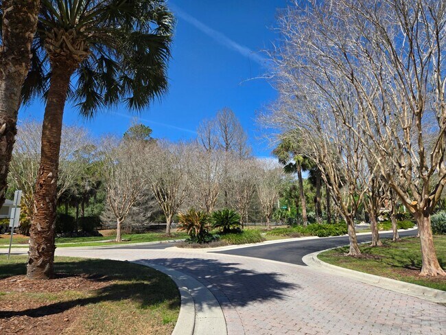 Foto del edificio - 3-bedroom, 2-bathroom cottage-style villa in Savanna Pointe