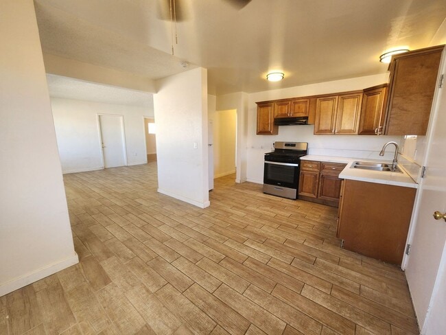 Building Photo - 6141 Abronia Ave