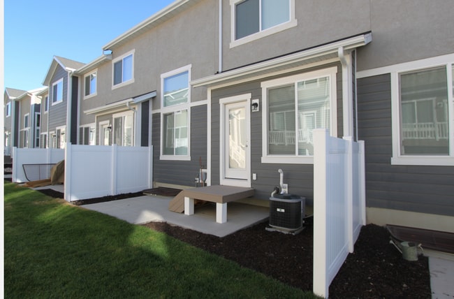 Building Photo - AVAILABLE NOW ~ Lehi Exchange Townhouse