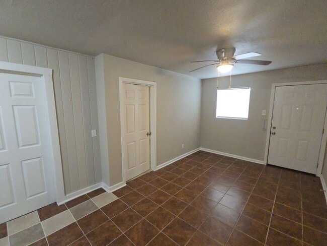 Photo - 3335 Tuam St Apartment