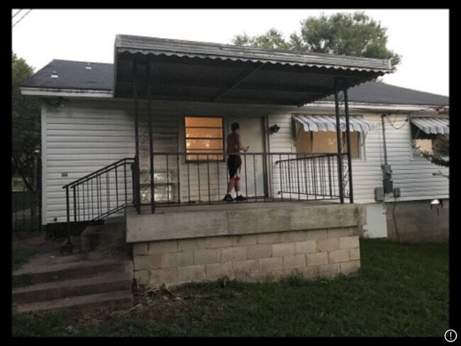 Building Photo - 1812 1/2 Grand Ave