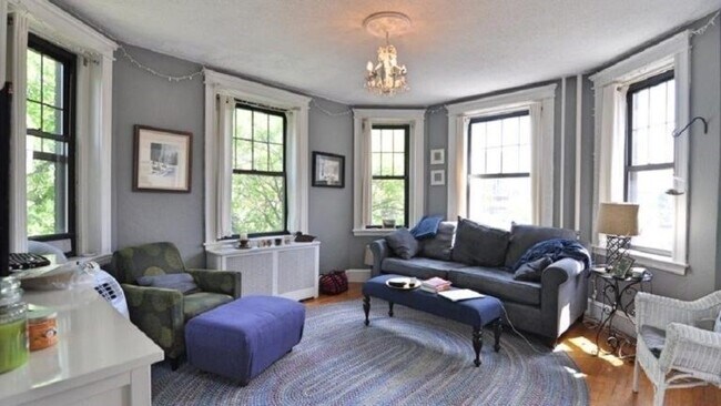 Building Photo - 110 Riverway