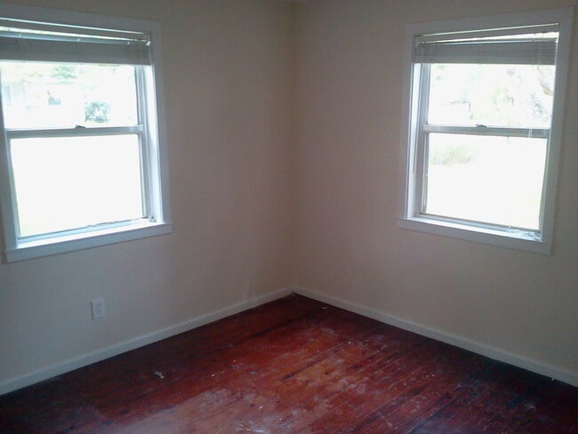 Building Photo - Awesome 2BR/1BA w/Open Floor Plan, Deck, L...