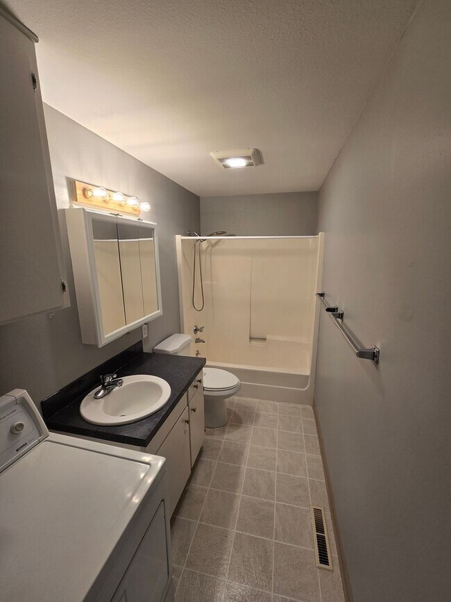 Foto del edificio - All Seasons Condo