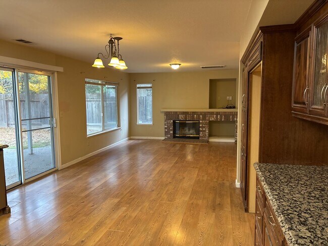 Foto del edificio - Ideal Salida Neighborhood! Upgraded laminate flooring throughout the first floor of the home. Fir...