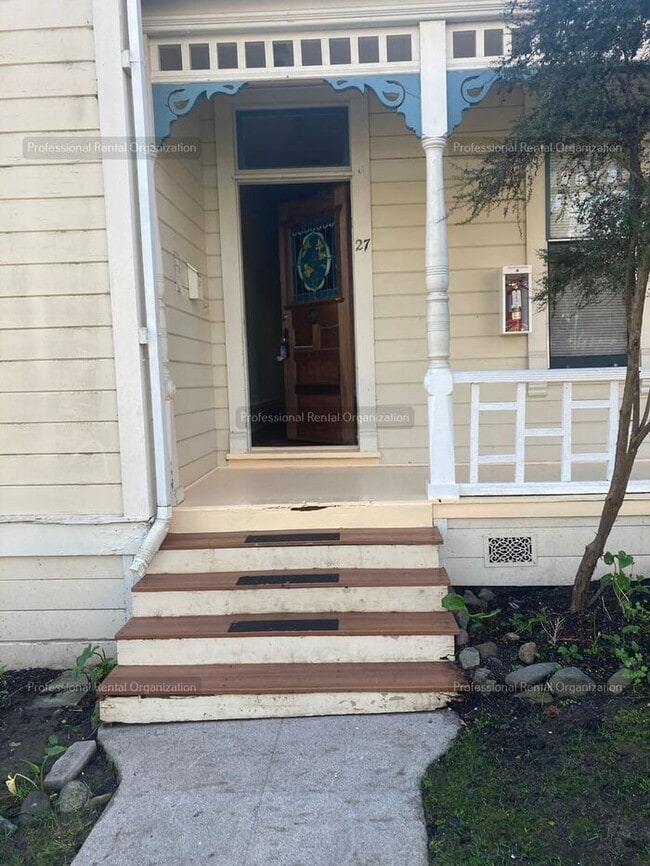 Building Photo - One bedroom Gem in Heart of Quaint, Historic West Petaluma