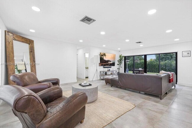 Foto del edificio - 5210 SW 128th Ct