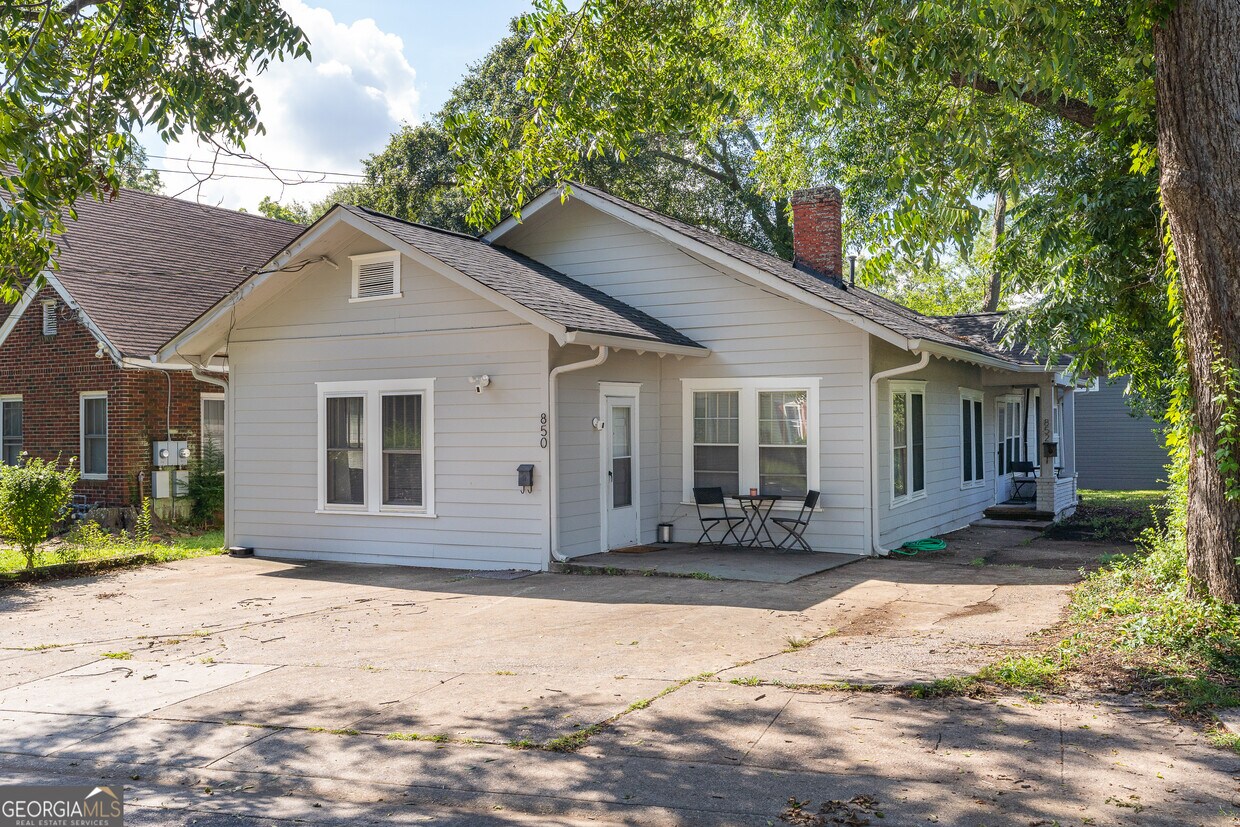 Primary Photo - 850 Custer St