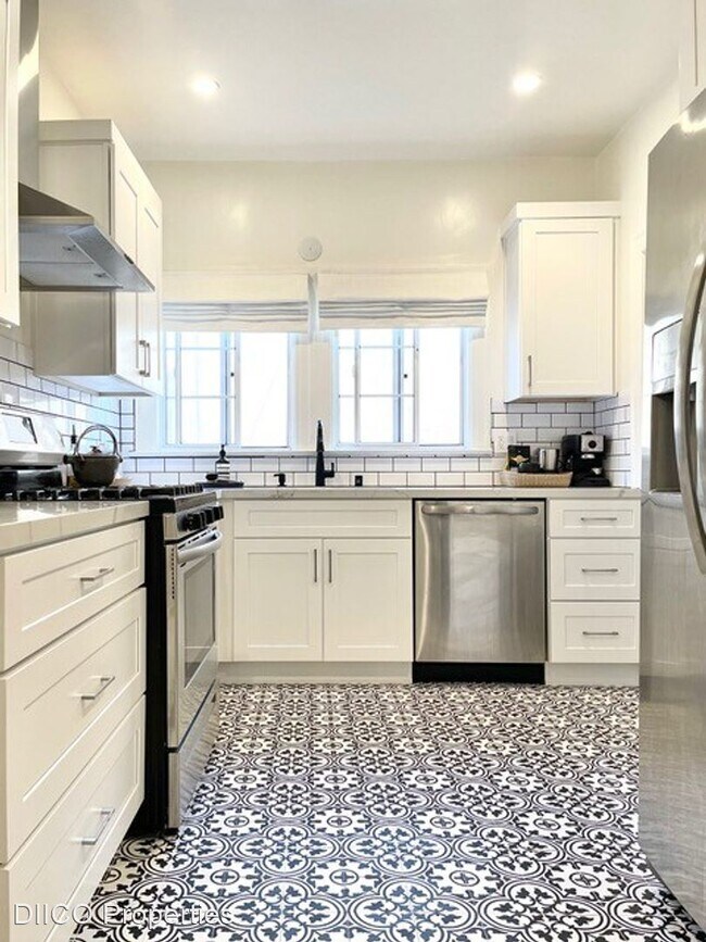 Foto del edificio - 1 br, 1 bath Apartment - 201 S Arnaz Drive...