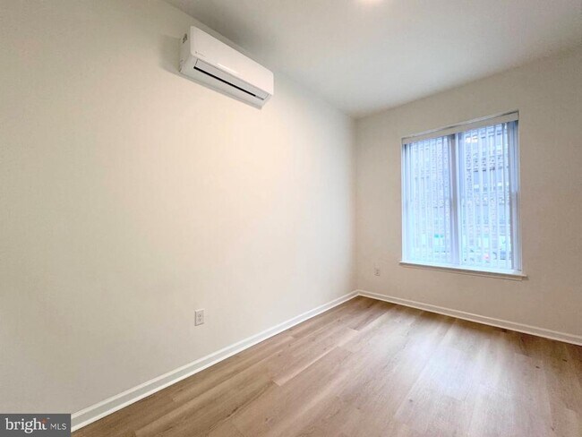 Foto del edificio - 319 E Lehigh Ave