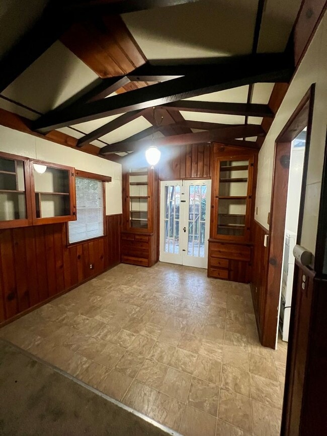 Building Photo - 665F