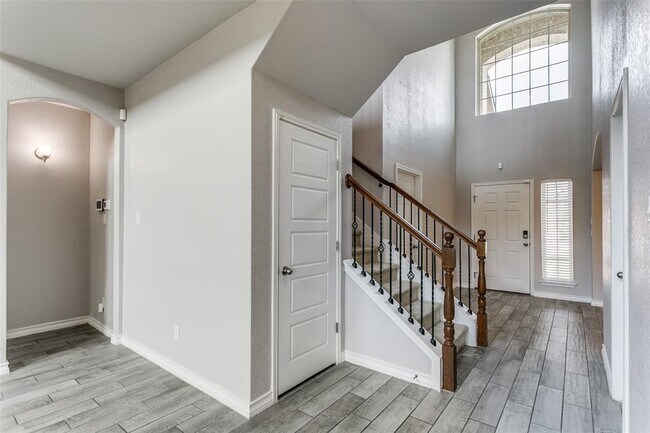 Building Photo - 617 Saddle Forest