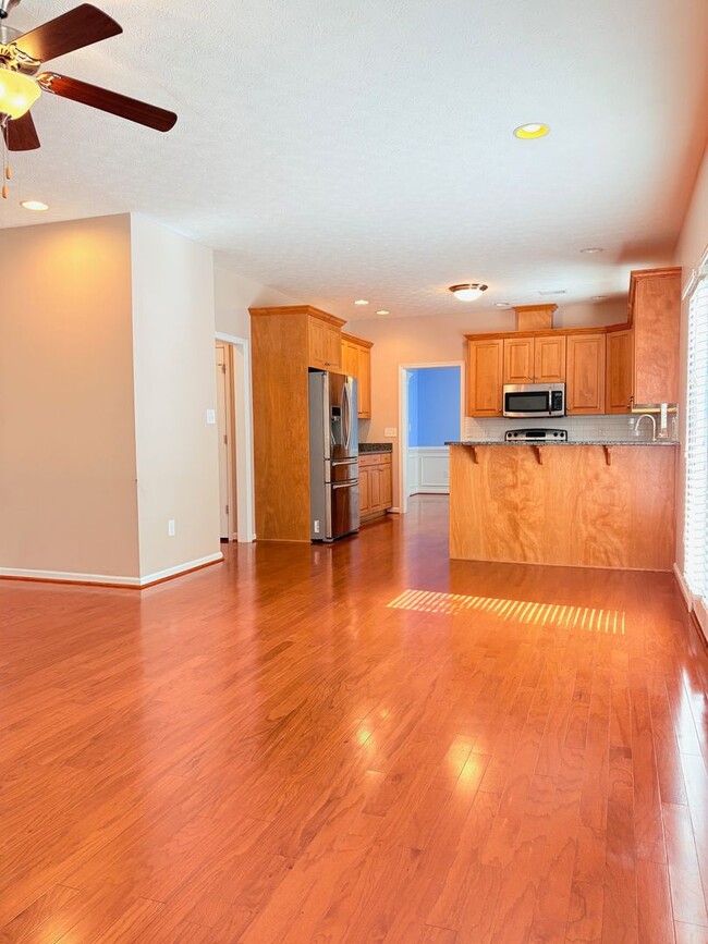 Foto del edificio - Large Spacious Home With Fully Fenced In Y...