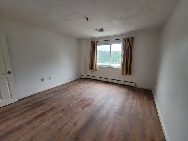 Building Photo - 230 Willard St