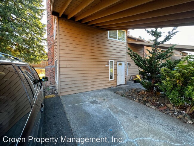 Building Photo - 3 br, 1.5 bath House - 1355 Madras St SE