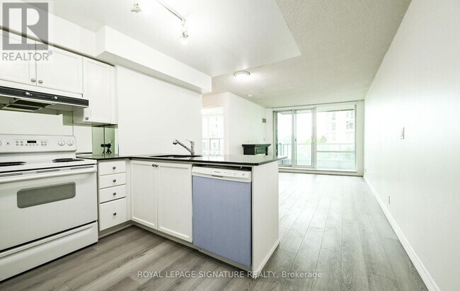 Building Photo - 33 Elm Dr W