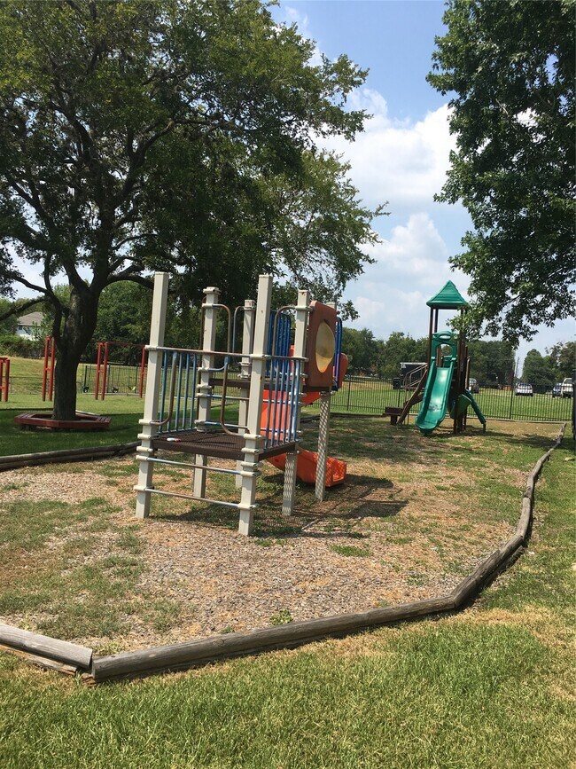 Foto del edificio - 3010 Beecave Dr