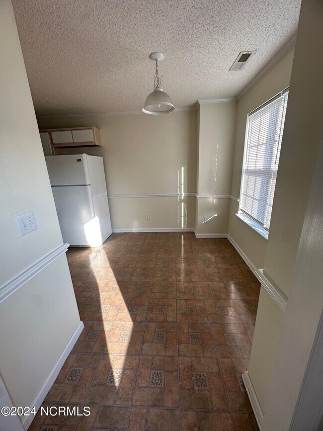 Building Photo - 1224 Westridge Ct