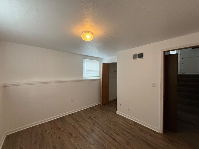 Foto del edificio - 823 Mathews Rd