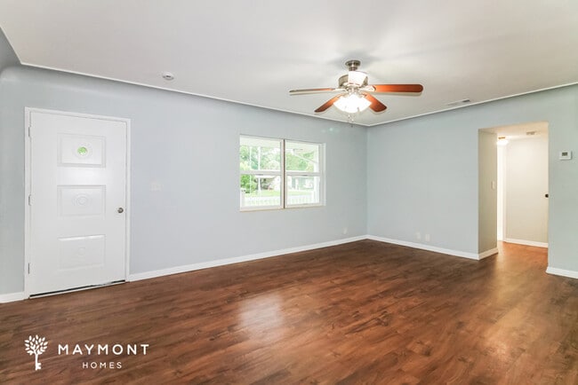 Building Photo - 5515 E Live Oak Ln