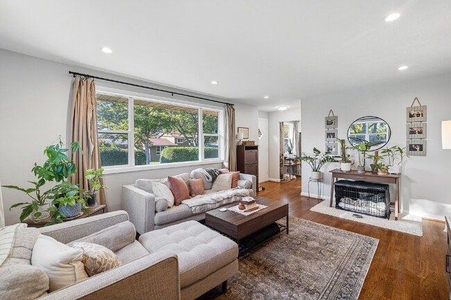 Convenient, Affordable and Updated!!.... F... - Convenient, Affordable and Updated!!.... F... Apartment