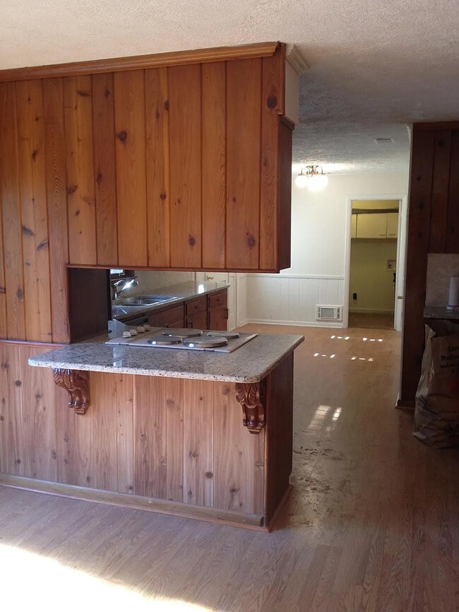 Building Photo - Room in House on Pleasant Hill Rd