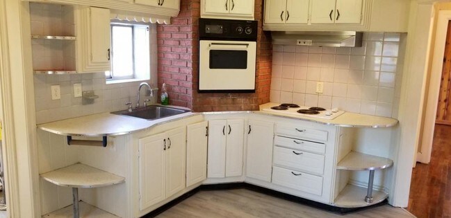 Building Photo - 12 Battey Dr