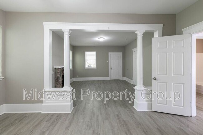 Building Photo - 510 W Cherry St