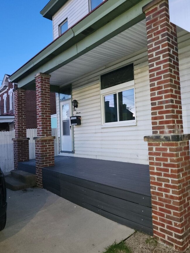 Building Photo - 211 Walter St