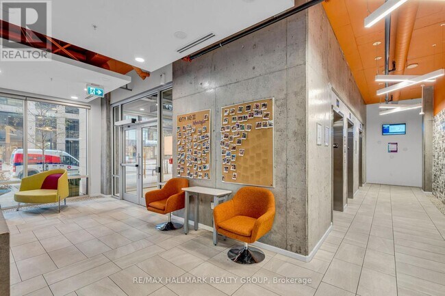 Photo du bâtiment - 105 Champagne Ave S