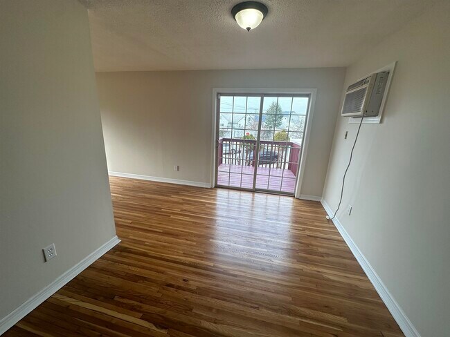 Building Photo - 4 Sayles St