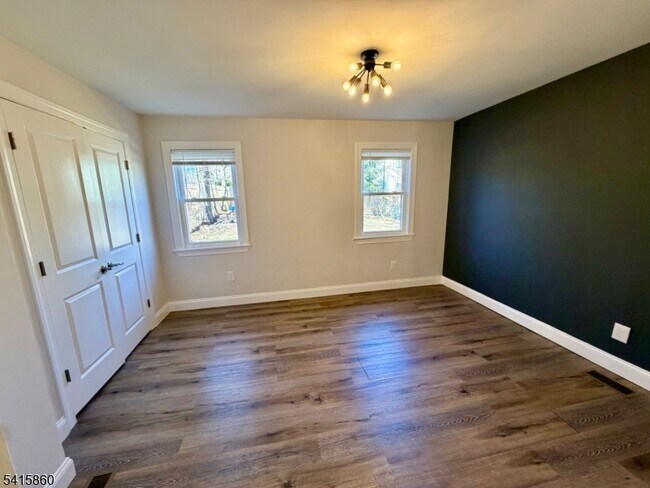 Building Photo - 114 Maple Ave