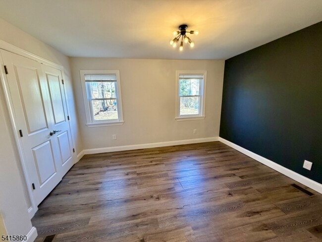 Foto del edificio - 114 Maple Ave