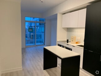 Building Photo - 33 Helendale Av