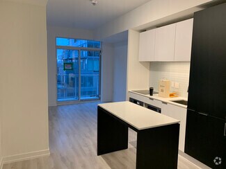 Building Photo - 33 Helendale Av