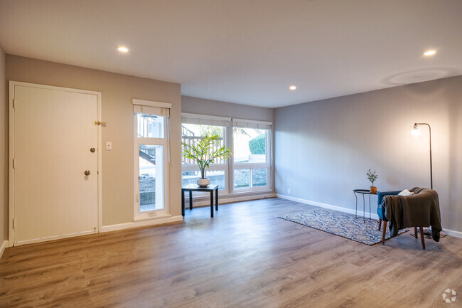 Living Room - Trailhead Apartments at Tam Junction