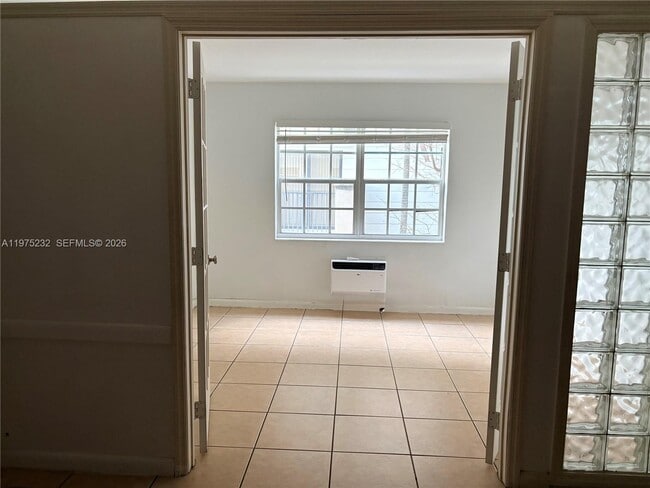 Building Photo - 318 Majorca Ave