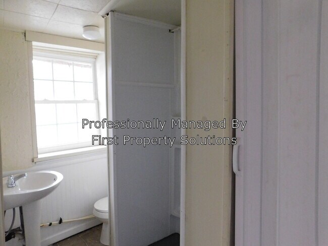 Building Photo - 114 Mason St