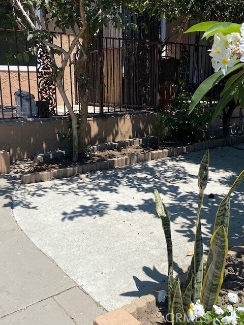 Foto del edificio - 1441 W Vernon Ave