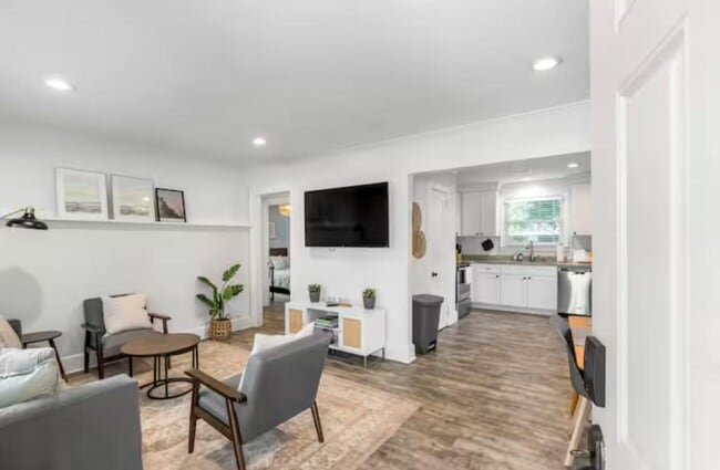 Photo - 5053 Walker St House