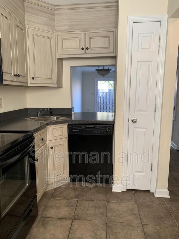 Building Photo - 2650 Coventry Dr