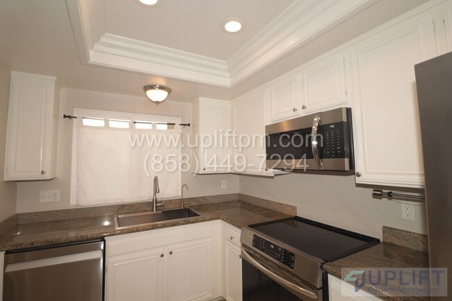 Foto del edificio - 3 Bedroom 2.5 Townhome A MUST SEE!!