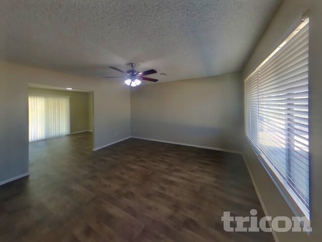 Foto del edificio - 7475 W Beryl Ave