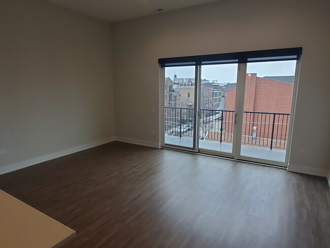 Building Photo - 1023 N Ashland Ave