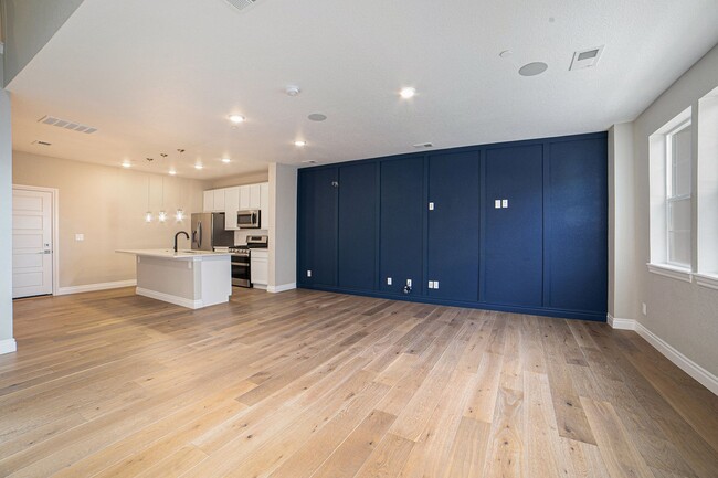 Building Photo - Gorgeous Townhome at Victory Ridge!