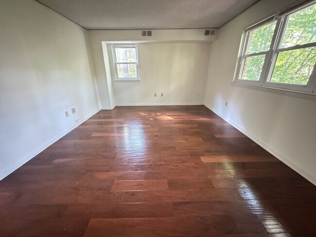 Photo - Beautiful 3-Bed/2.5-Bath Townhome in Aston...