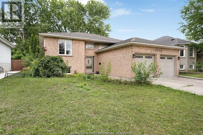 Building Photo - 3268 Robinet Rd